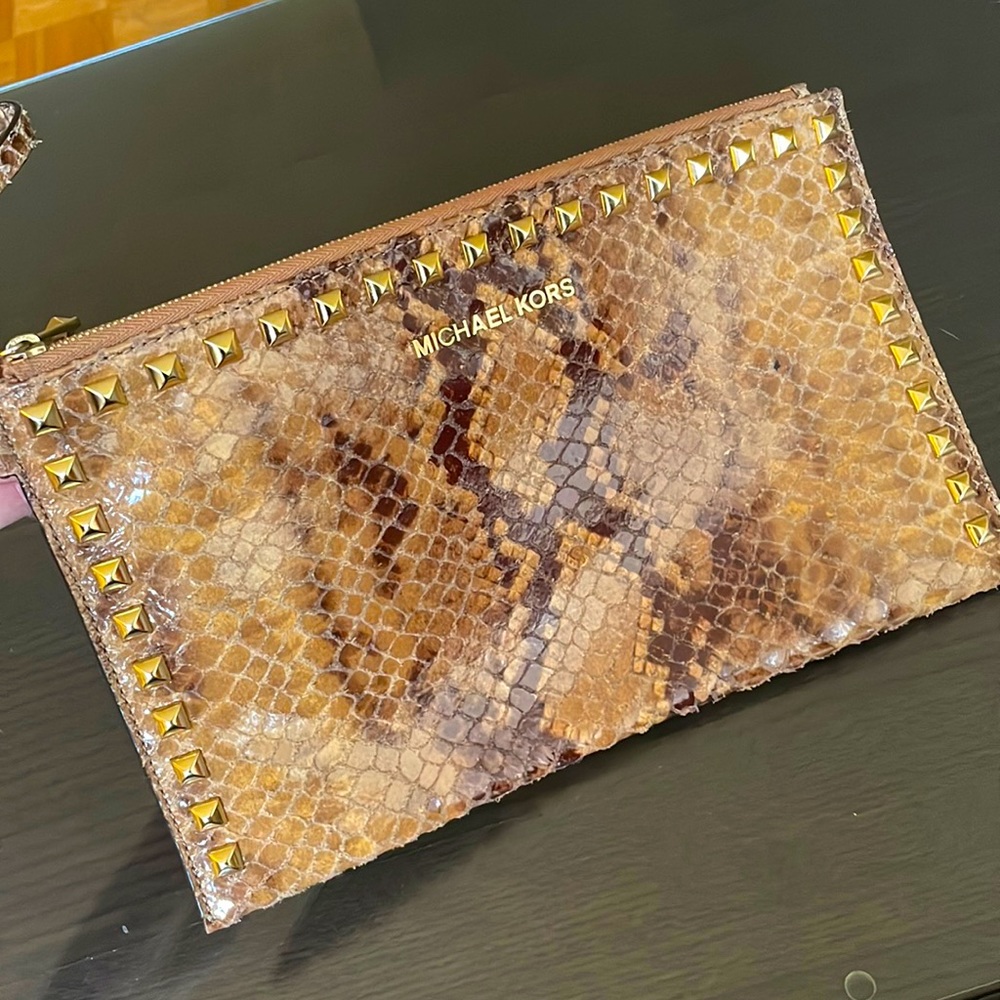 MK clutch